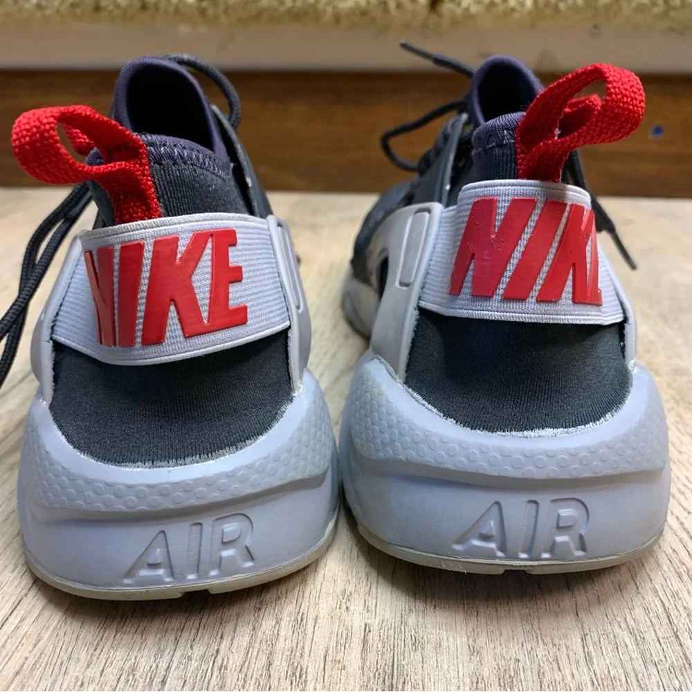 Boy’s Nike Air Huarache Run Ultra sneakers size 6.5Y